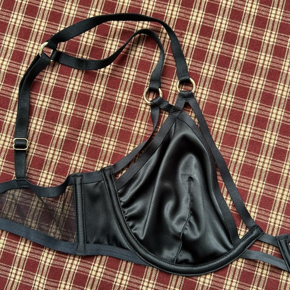 Set Of 2 Victoria’s Secret Bras - Picture 3 of 7